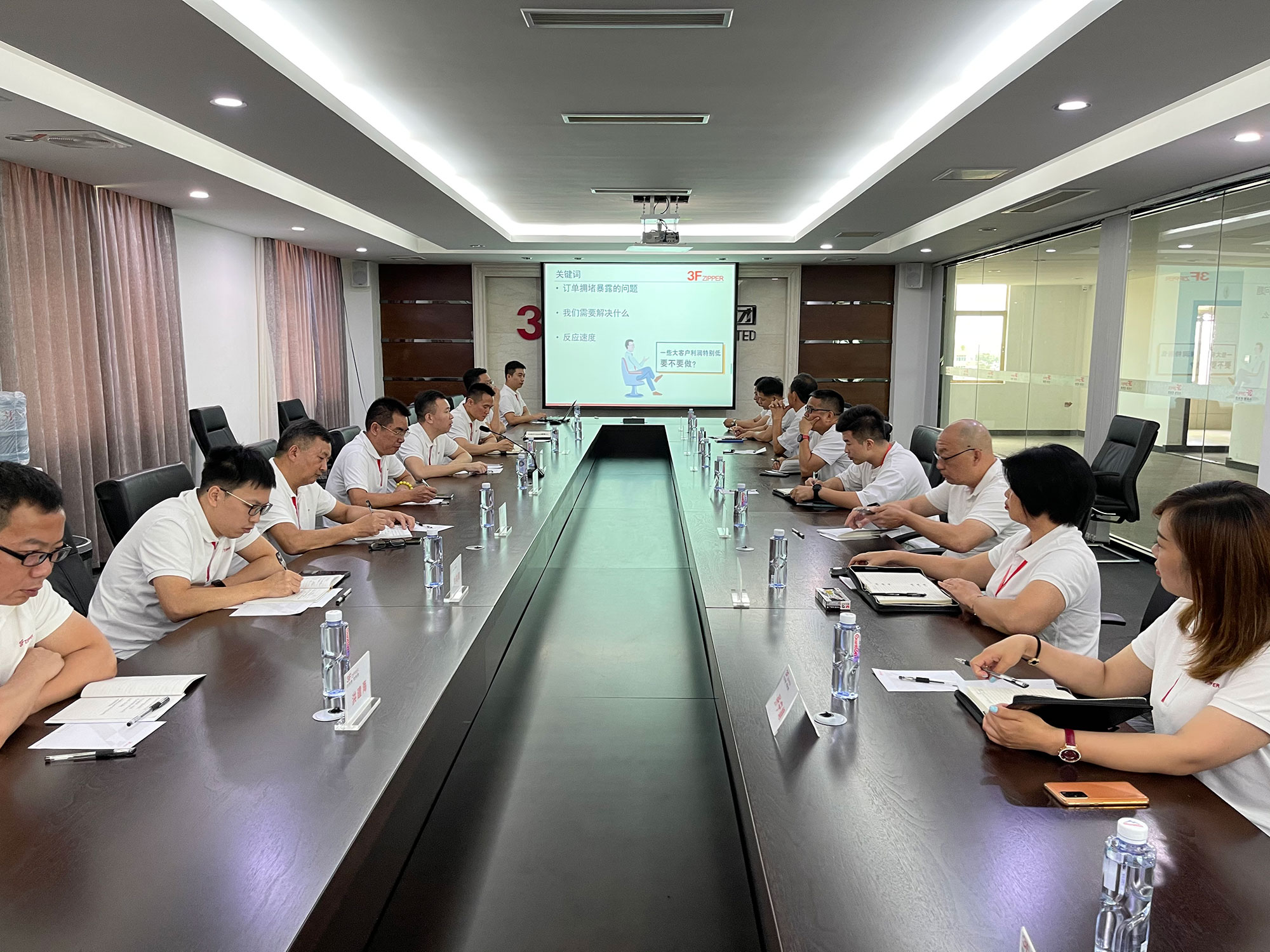 汇聚星光召开上半年总结暨下半年计划会议